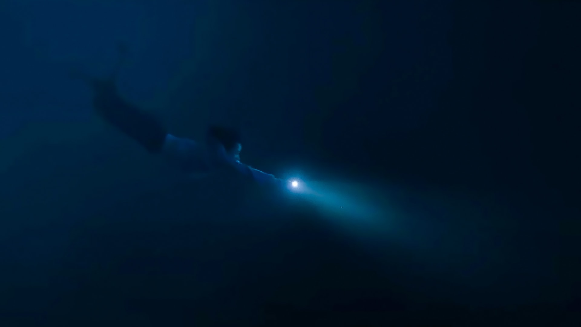 Night Swim Trailer #2 gibt einen beklemmenden Blick auf die Pool ...